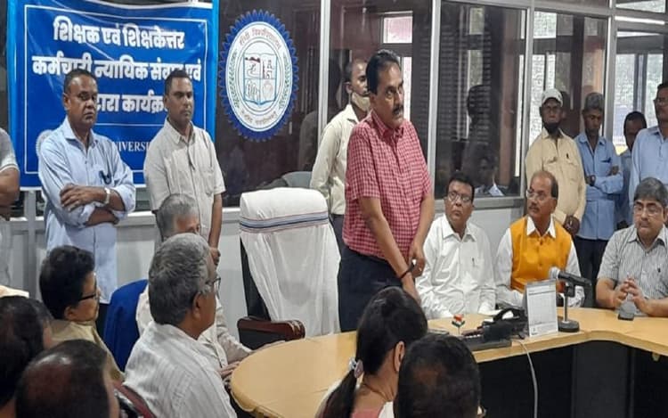 डॉ करमा उरांव की याद में शोक सभा कर रांची यूनिवर्सिटी के शिक्षाविदों ने दी श्रद्धांजलि, बोले-आपको न भूल पाएंगे