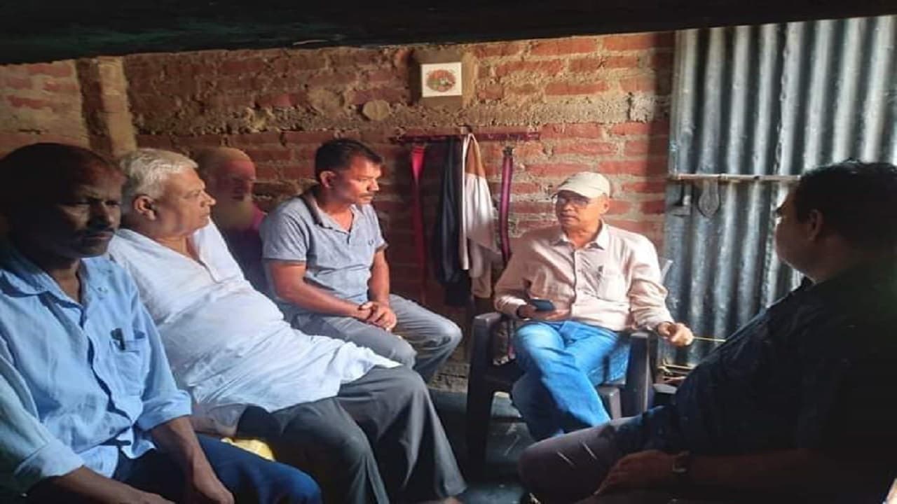 Ranchi Violence: पीड़ित परिवार से मिले भाकपा माले विधायक विनोद सिंह, हर कदम पर साथ देने का दिया आश्वासन