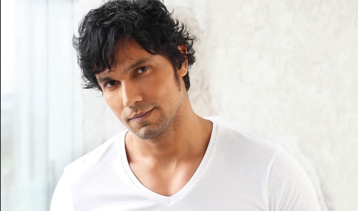 'Om Shanti Om' की इस एक्ट्रेस को डेट कर रहे हैं रणदीप हुड्डा, ऐसी है चर्चा