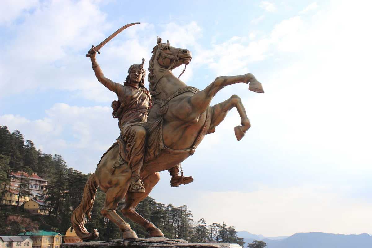 Independence Day: निर्मोही अखाड़े के कारण लक्ष्मीबाई का शव नहीं ले पाए अंग्रेज, लड़ाई के दौरान तैयार की चिता