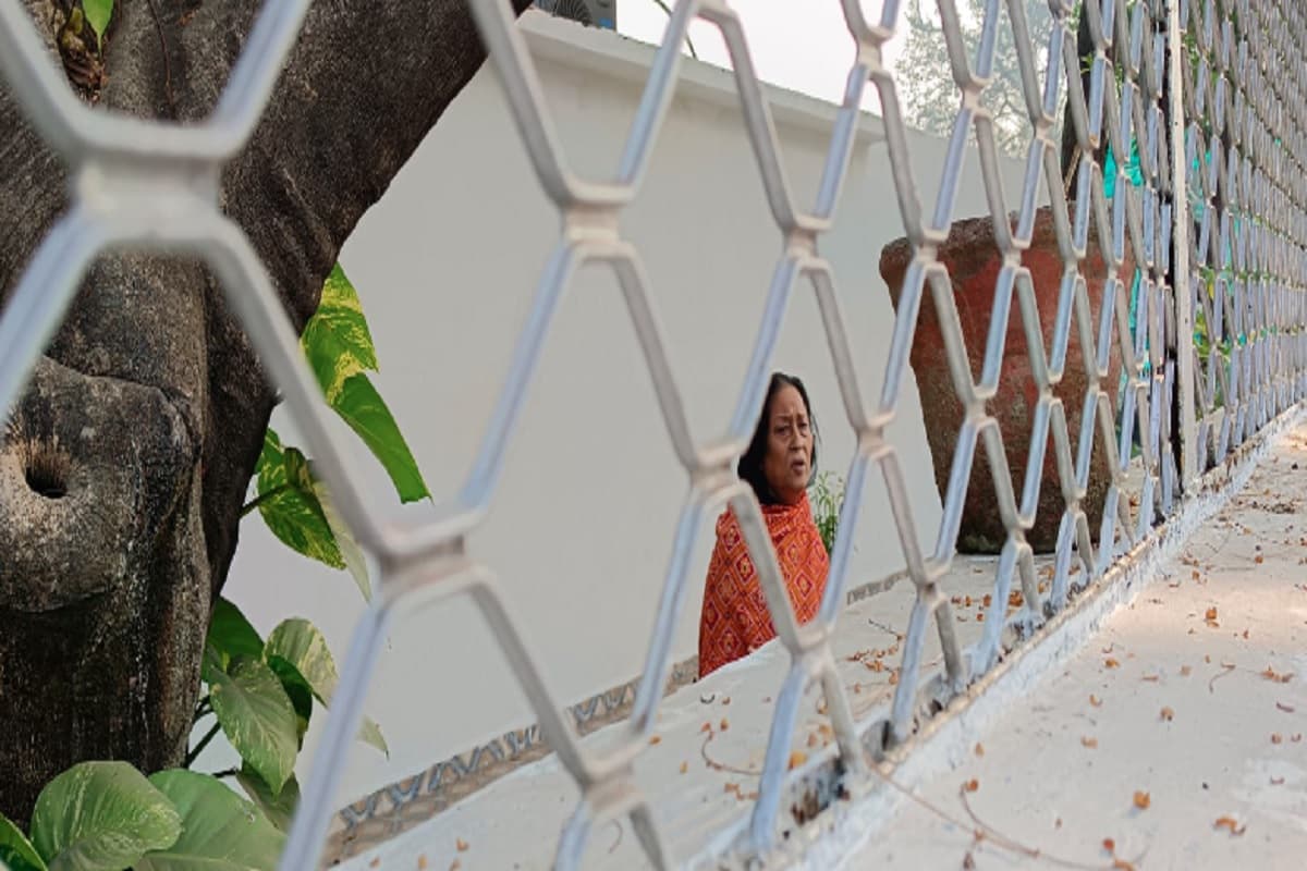 कांग्रेस विधायक कुमार जयमंगल सिंह के घर आयकर विभाग की छापेमारी जारी, मां रानी सिंह ने दी ये जानकारी