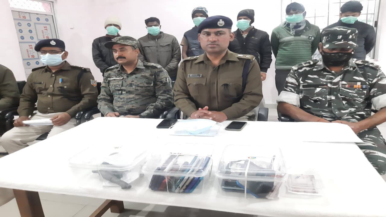 Jharkhand naxal news: PLFI के एरिया कमांडर राजेश गोप सहित 6 गिरफ्तार, नक्सली करमा उरांव भागने में रहा सफल