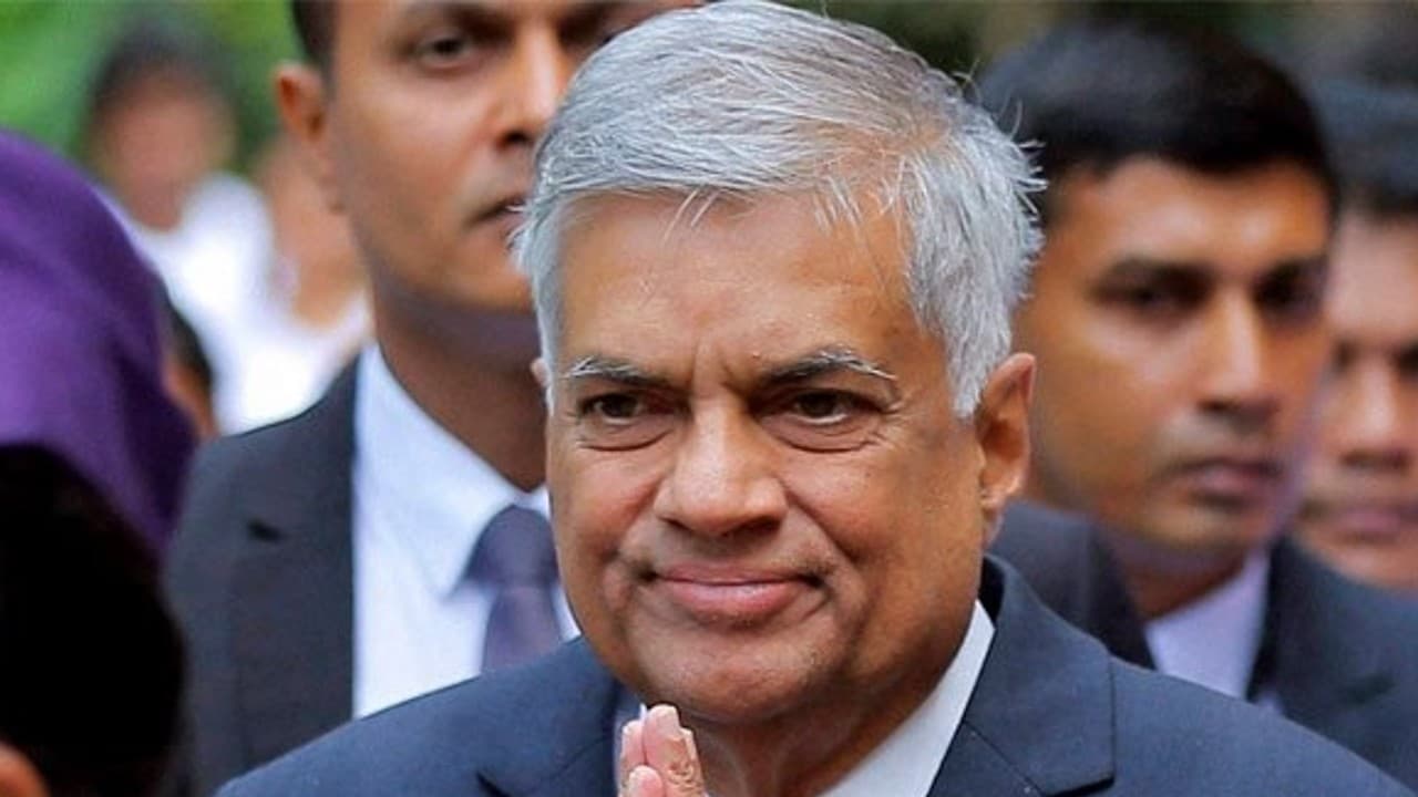 कर्ज में डूबे श्रीलंका को उबारने के लिए प्रधानमंत्री विक्रमसिंघे को राष्ट्रपति ने दी ये जिम्मेदारी