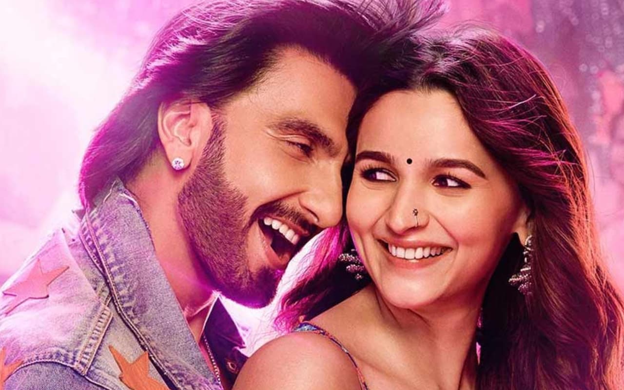 रॉकी और रानी की प्रेम कहानी: पहले दिन इतना कमा सकती है आलिया-रणवीर की फिल्म, एडवांस बुकिंग में मचाया गदर