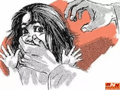 Agra News: इंस्टाग्राम पर युवक ने पहले युवती से की दोस्ती, अपने दोस्त के साथ चलती कार में किया गैंगरेप