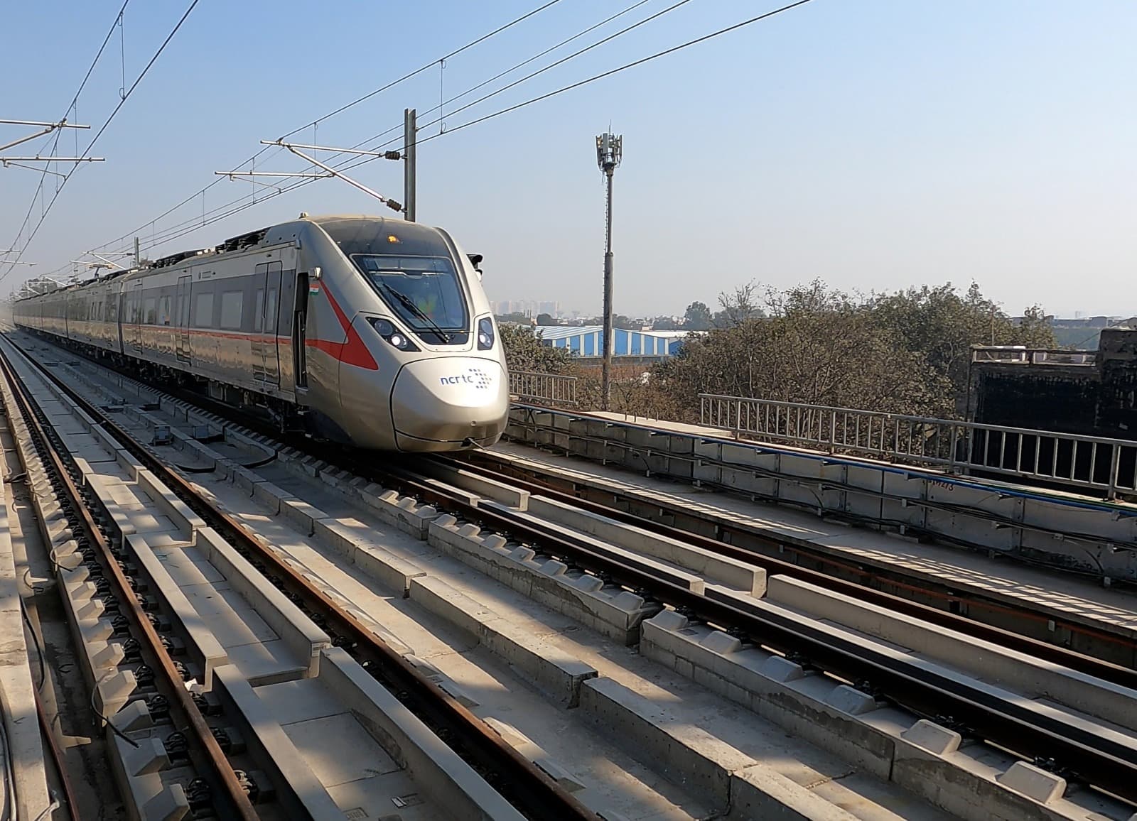 Ghaziabad News: पीएम मोदी ने नमो भारत ट्रेन को दिखाई हरी झंडी, 90 रुपये में साहिबाबाद से मोदी नगर नार्थ तक सफर