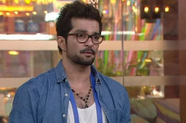 Bigg Boss 15: शो बीच में ही छोड़ अस्पताल में भर्ती हुए राकेश बापट, इस बीमारी की वजह से झेल रहे दर्द