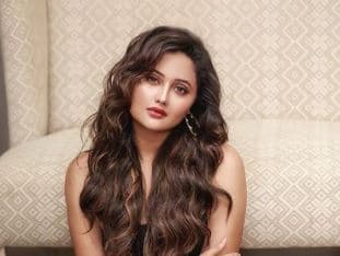 रश्मि देसाई की कातिल अदाओं पर दिल हार गए फैंस, कमेंट में लिखा- 'ख्वाब से निकलकर मेरी...'