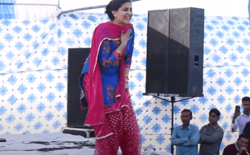 सपना चौधरी ने स्टेज पर किया कातिलाना डांस, VIDEO देख फैंस हुए दीवाने
