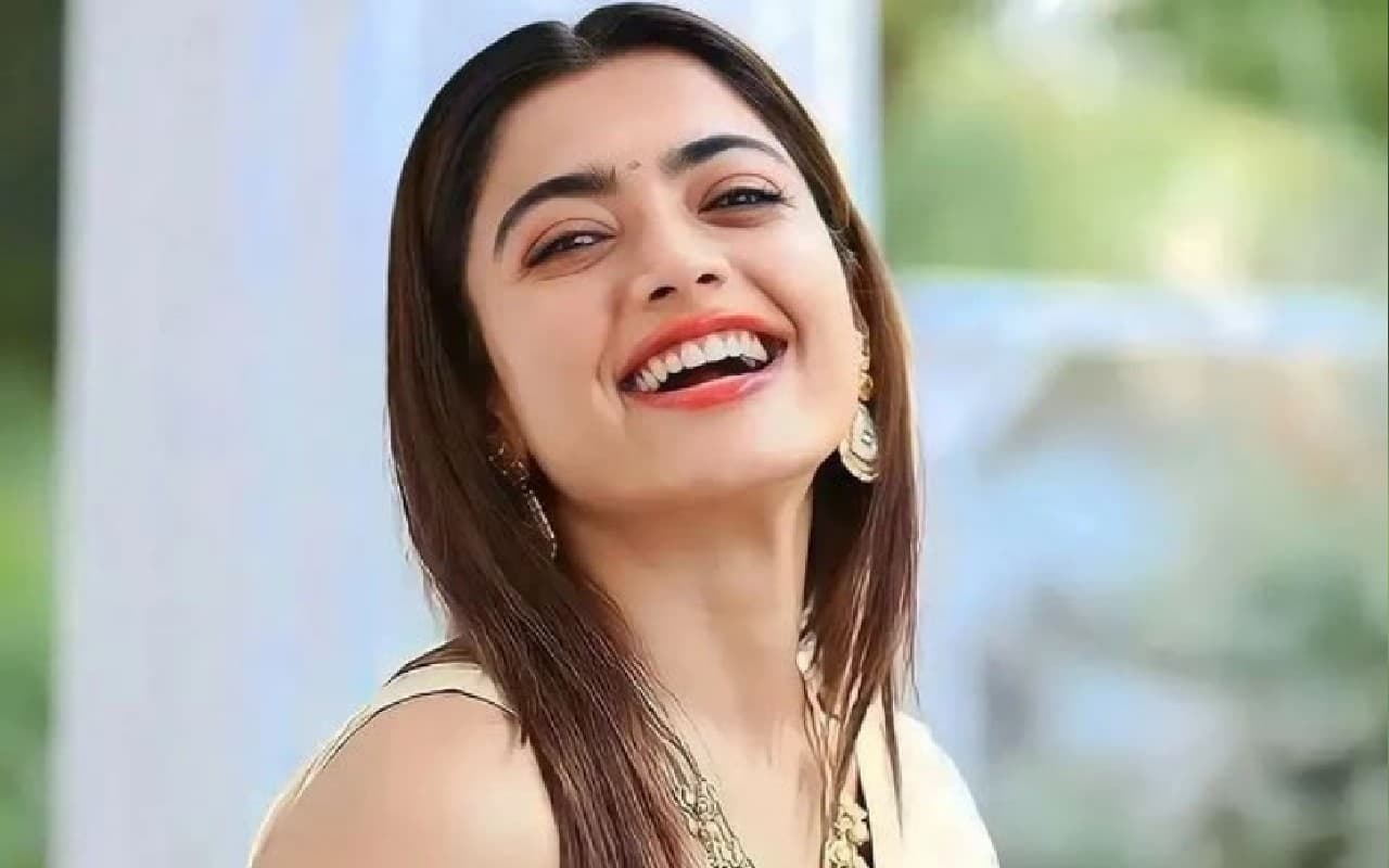 Exclusive: इस वजह से अक्सर पैपराजी से बात करती हैं रश्मिका मंदाना...खुद किया खुलासा