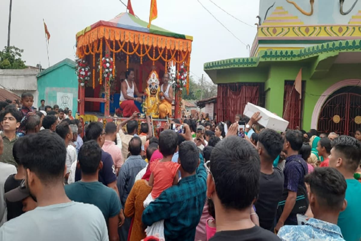 बारिश के बीच हजारीबाग और पश्चिमी सिंहभूम में कैसे निकली रथ यात्रा? विधायक अंबा प्रसाद भी हुई शरीक
