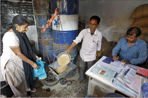UP Free Ration Scheme: यूपी में अगले तीन महीने तक मिलेगा फ्री राशन, कार्ड में ऐसे जोड़ें नए सदस्य का नाम