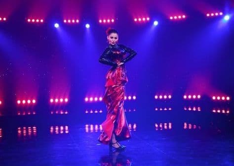 उर्वशी रौतेला ने फ्लेमिंगो डांस से मचाया धमाल, इस वायरल हो रहे वीडियो को आपने देखा क्या?