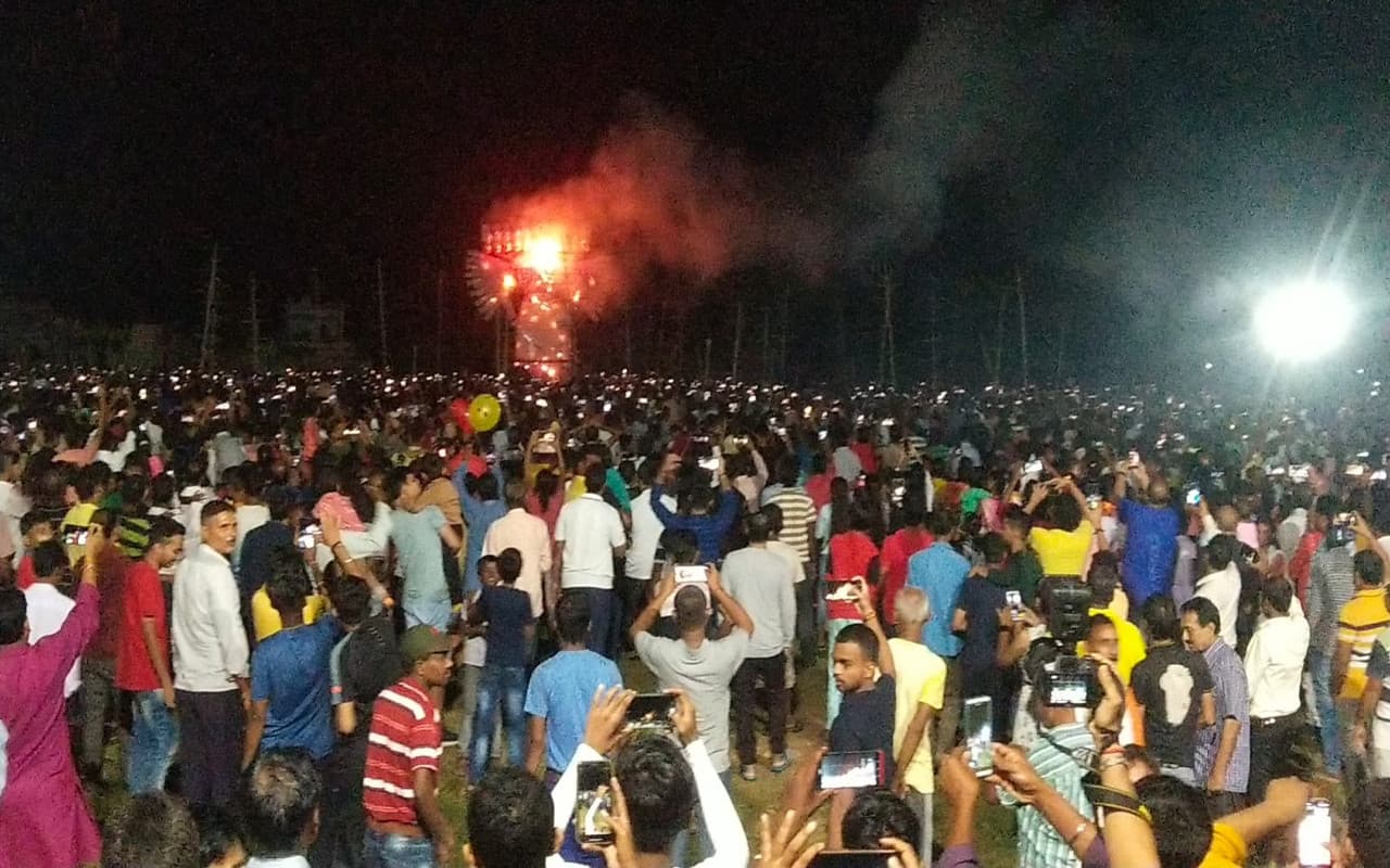 Dussehra 2022: जमशेदपुर के गोविंदपुर में 51 फीट ऊंचे, तो बगोदर में पहली बार रावण जले, देखें Pics