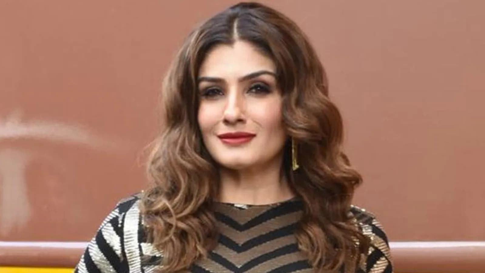 Raveena Tandon: बॉलीवुड Vs साउथ फिल्मों पर रवीना टंडन ने कही ऐसी बात, जिसे सुनकर फैंस बोले- एकदम सही...