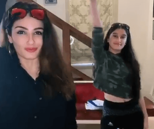 रवीना टंडन ने बेटी संग यूं किया जबरदस्त डांस, सोशल मीडिया पर वायरल हो रहा वीडियो आपने देखा क्या?