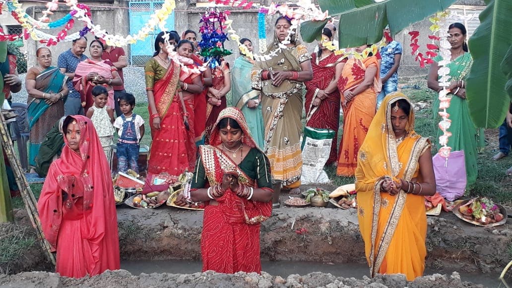 चैती छठ महापर्व का हुआ समापन, लॉकडाउन के कारण तलाब नहीं जा सके छठ व्रती