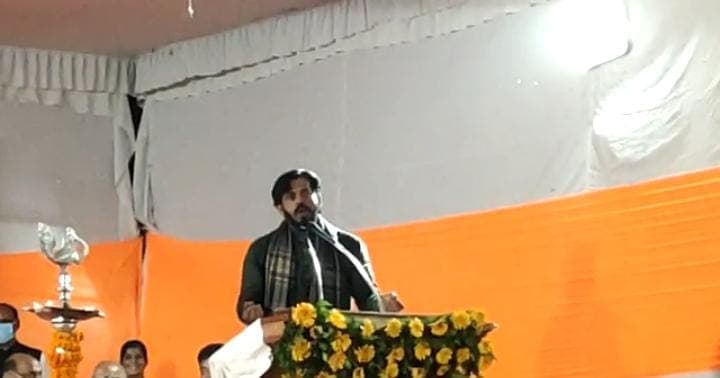 'कांग्रेस कार्यालय का किराया दीजिए, फिर जनता से वादा कीजिए'- रवि किशन का प्रियंका गांधी पर बड़ा हमला