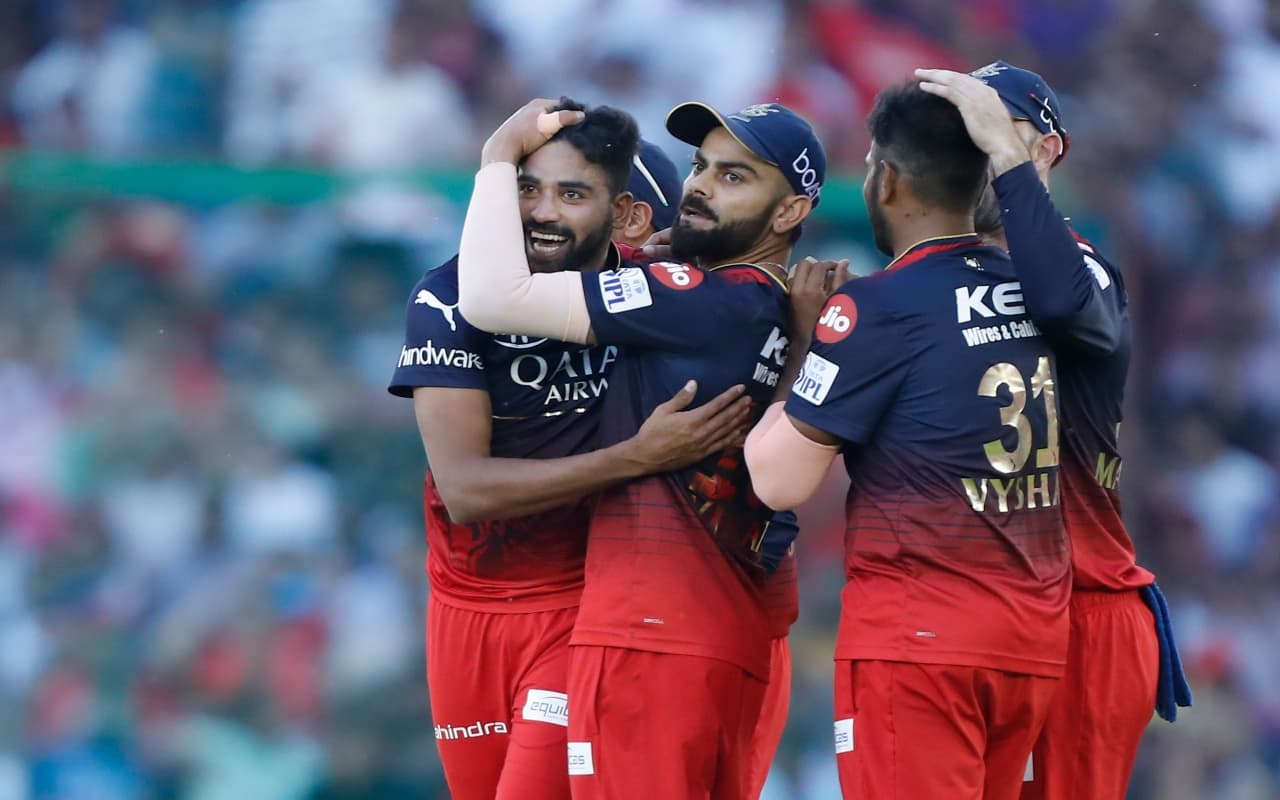 PBKS vs RCB: विराट कोहली की कप्तानी में आरसीबी ने पंजाब किंग्स को दी मात, सिराज ने 4 विकेट लेकर पलटा मैच