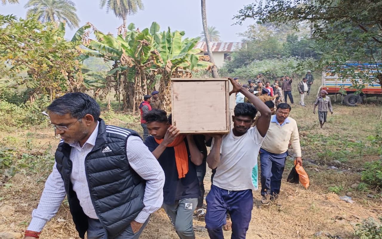 साहिबगंज मर्डर केस : कड़ी सुरक्षा के बीच ताबूत में बंद रेबिका के खंडित शव का हुआ अंतिम संस्कार