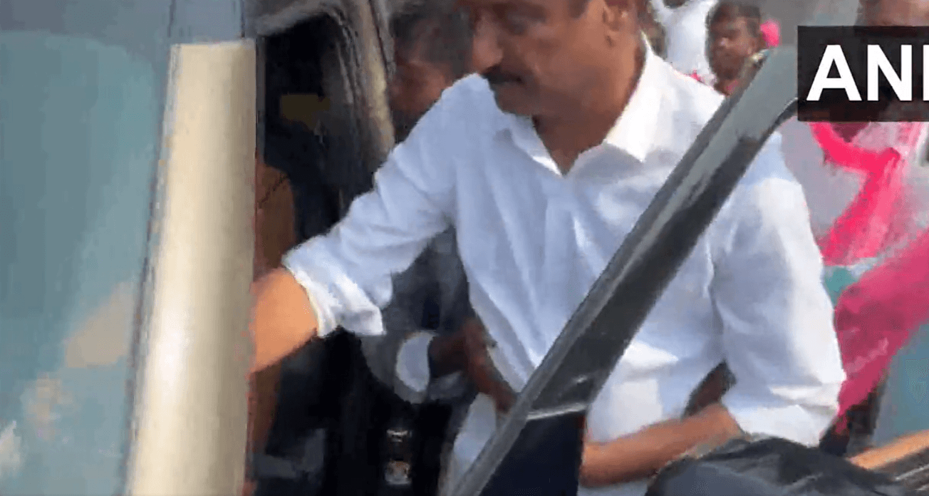 Telangana Polls 2023: चुनाव प्रचार के दौरान BRS सांसद प्रभाकर रेड्डी पर चाकू से हमला, आरोपी गिरफ्तार