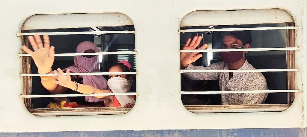 सीट रिजर्व होने के बावजूद श्रमिक स्पेशल ट्रेनें आ रही हैं खाली