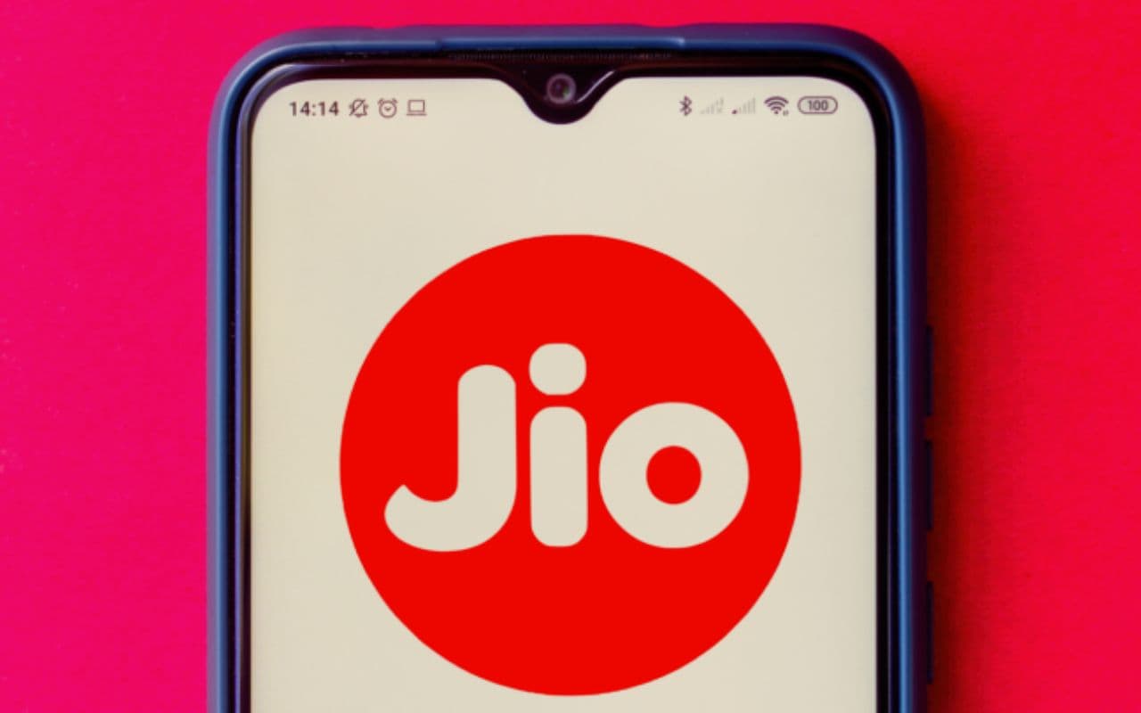 Jio के इस रिचार्ज में पाएं 1 महीने की वैलिडिटी और अनलिमिटेड फायदे, कीमत 260 रुपये से भी कम