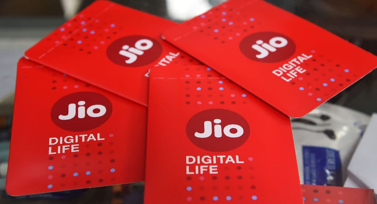 JIO Offer: जिओ का सस्ता रीचार्ज! 2 रुपये ज्यादा देकर पाएं दोगुने से भी ज्यादा डेटा, साथ में कैशबैक ऑफर भी
