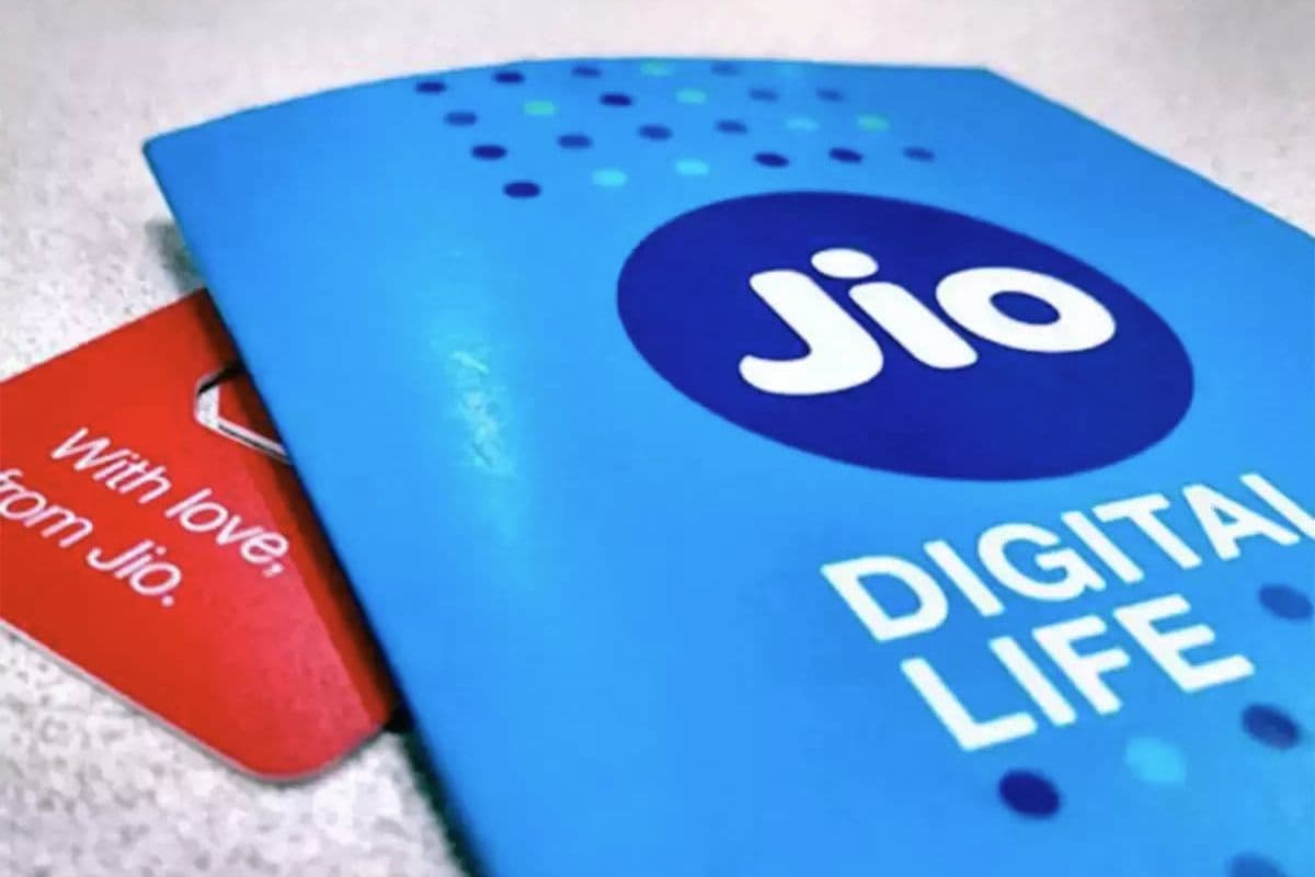 रिलायंस जियो ने चुपके से बंद कर दिये 12 रीचार्ज प्लान्स, यहां देखें पूरी लिस्ट