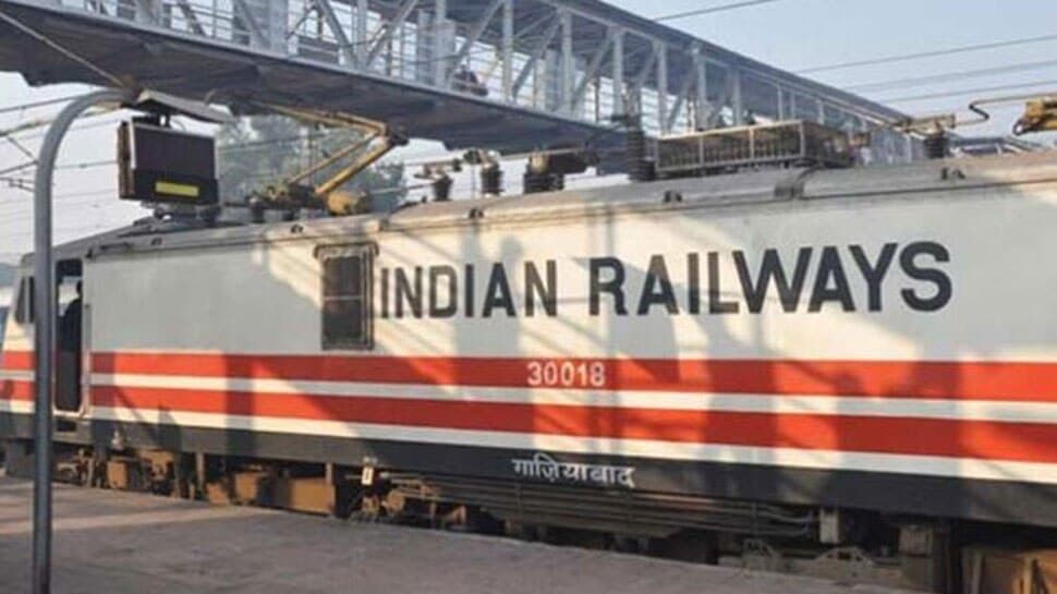 IRCTC News : WhatsApp के जरिये ऐसे चेक करें PNR Status और स्टेशन की हर जानकारी