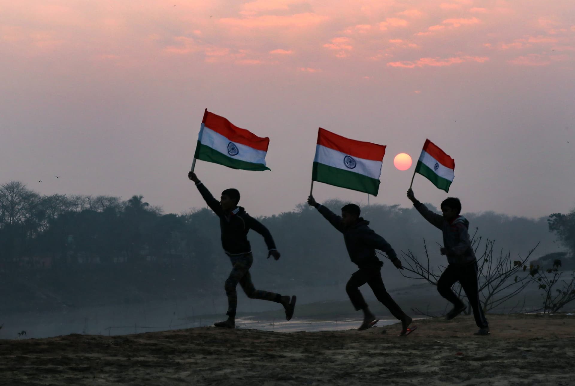 बहुत सी खुशनसीबी में कई उदासियां भी