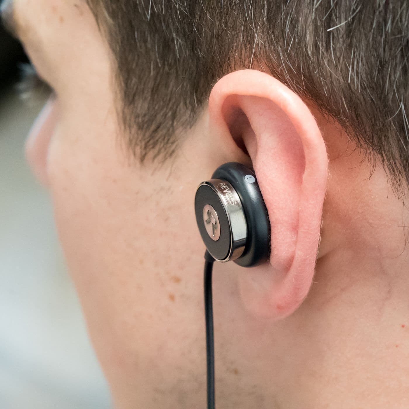 शौक और स्टाइल में लगाया इयर फोन, अब दे रहा दर्द, जानिये क्या कहते हैं डॉक्टर