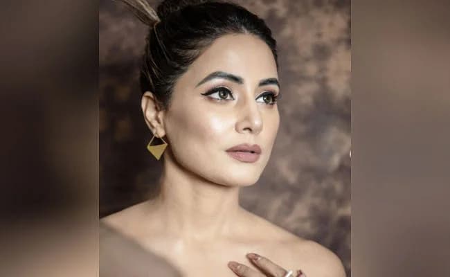 ब्लैक थाई स्लिट ड्रेस में हिना खान का बोल्ड फोटोशूट, सोशल मीडिया पर जमकर वायरल हो रही तस्वीर