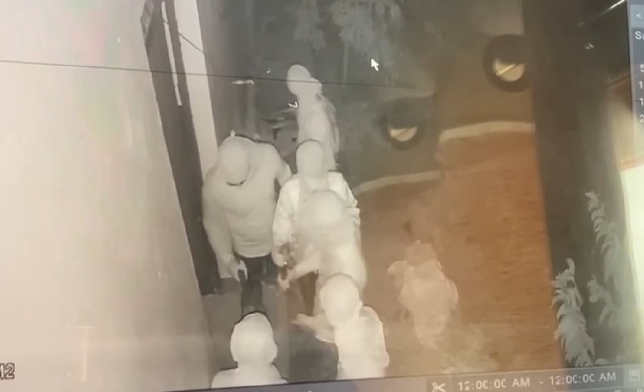 नालंदा में डकैतों ने बैंक मैनेजर और रिटायर्ड दारोगा को बंधक बना घंटों मचाया तांडव, लाखों की संपत्ति लूट भागे