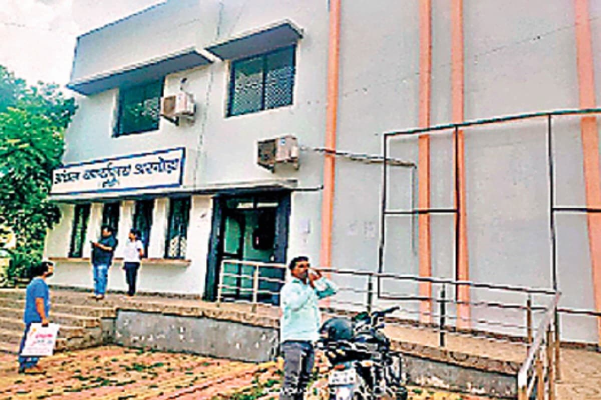 अरगोड़ा के अंचल कार्यालय में OBC प्रमाण पत्र के लिए अभ्यर्थी महीनों लगाते हैं दौड़, अधिकारियों के बहाने हजार