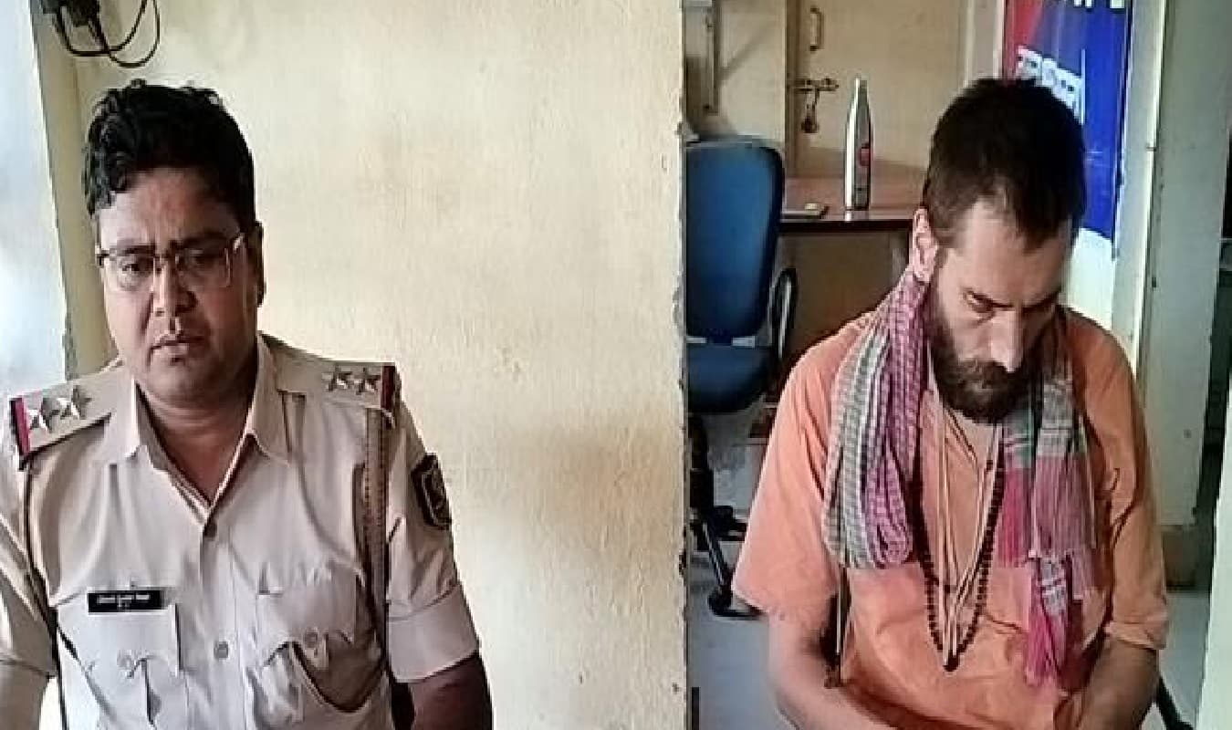 रूस से टूरिस्ट वीजा पर भारत आया अलेक्जेंडर बन गया आलोक बाबा, 3 साल बाद नालंदा में ऐसे हुआ खुलासा रूस से टूरिस्ट वीजा पर भारत आया अलेक्जेंडर बन गया आलोक बाबा, 3 साल बाद नालंदा में ऐसे हुआ खुलासा