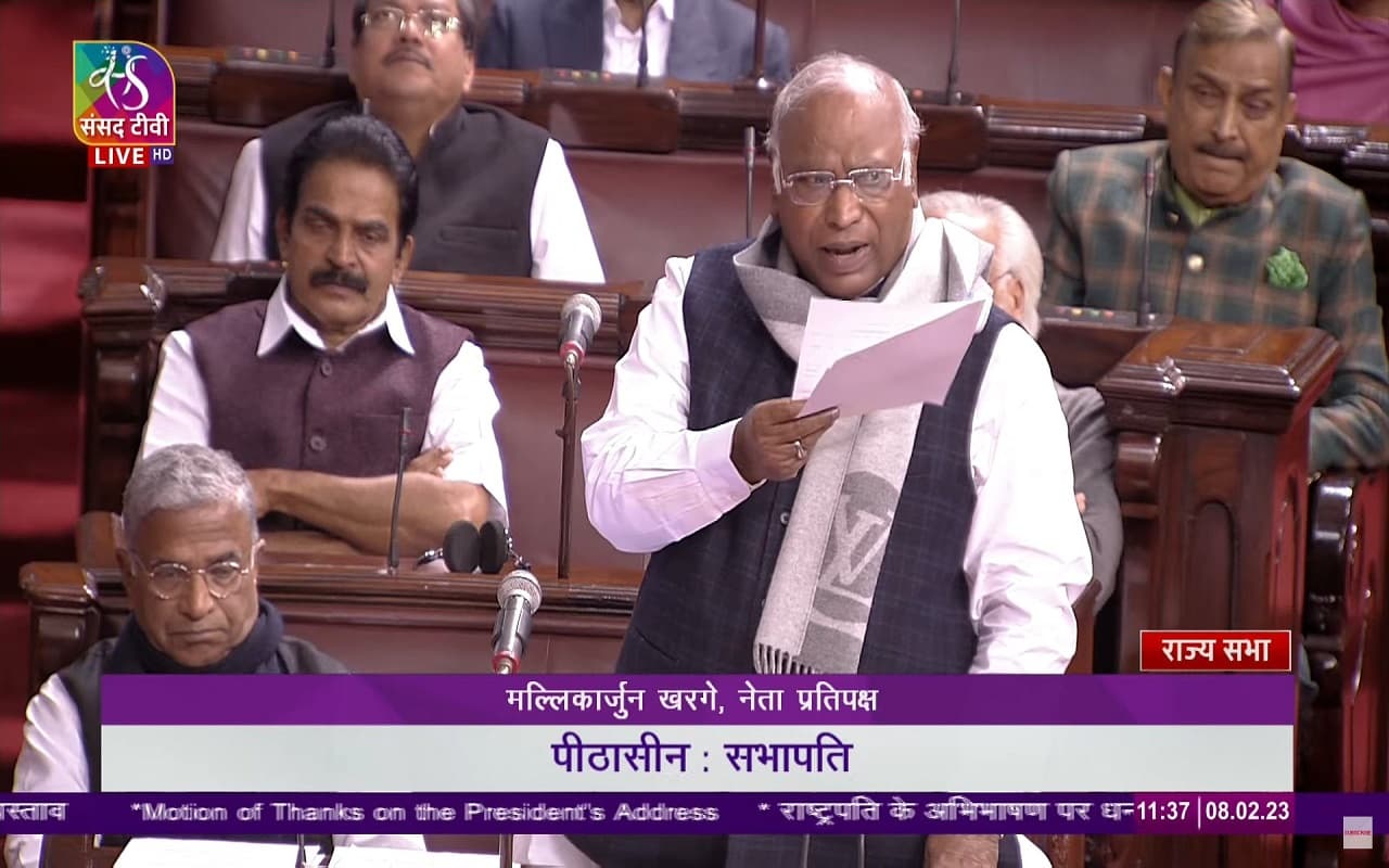 Parliament: विपक्ष के तेवर तल्ख, खरगे ने कहा- ‘आप देश लूट रहे और मुझे बता रहे हैं राष्ट्र-विरोधी’, जानें मामला