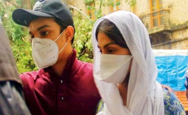 Sushant Case Update : मुंबई में भारी बारिश के कारण हाईकोर्ट में रिया की जमानत याचिका पर सुनवाई टली