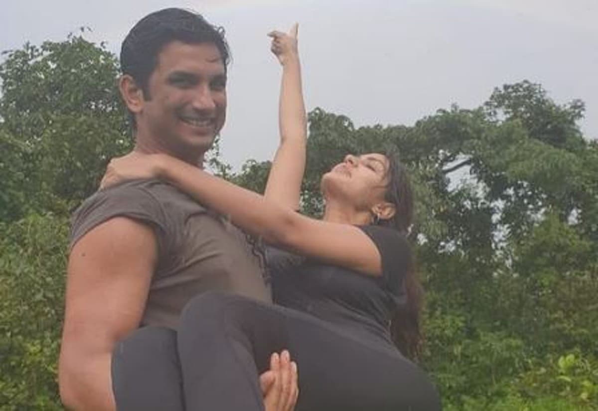 SSR Death Anniversary: सुशांत सिंह राजपूत को याद कर भावुक हुई रिया चक्रवर्ती, कहा- तुम्हें रोज मिस...