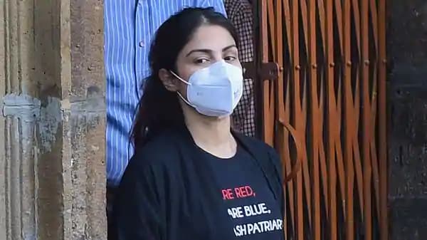 भायखला जेल में ऐसी बीत रही रिया चक्रवर्ती की रातें, जानें पूरी डिटेल भायखला जेल में ऐसी बीत रही रिया चक्रवर्ती की रातें, जानें पूरी डिटेल