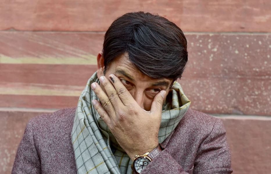 जब YouTube पर यूजर्स गिनाने लगे ‘रिंकिया के पापा’ की गलतियां, मनोज तिवारी का पुराना गाना VIRAL जब YouTube पर यूजर्स गिनाने लगे ‘रिंकिया के पापा’ की गलतियां, मनोज तिवारी का पुराना गाना VIRAL