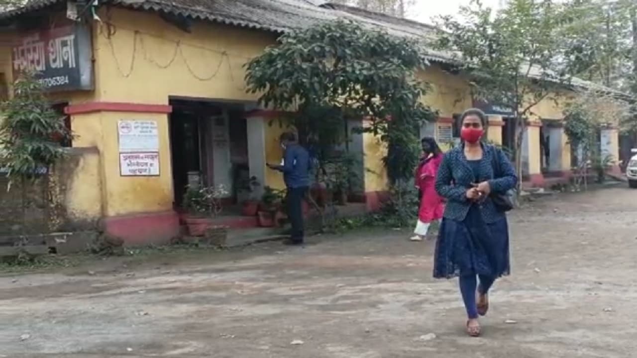 झारखंड में स्ट्रीट डॉग की जान लेने की कोशिश, मेनका गांधी के हस्तक्षेप पर धनबाद पुलिस ने लिया ये एक्शन झारखंड में स्ट्रीट डॉग की जान लेने की कोशिश, मेनका गांधी के हस्तक्षेप पर धनबाद पुलिस ने लिया ये एक्शन