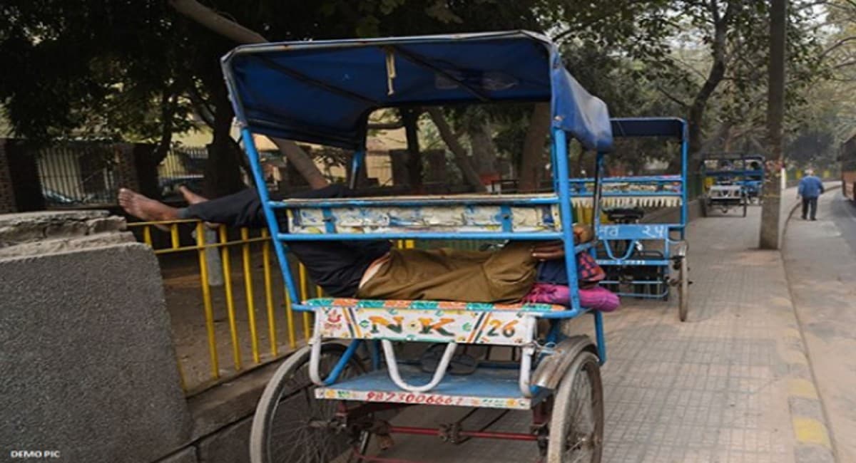 मथुरा में रिक्शाचालक को इनकम टैक्स ने भेजा नोटिस, 3 करोड़ रुपये के भुगतान का दिया आदेश