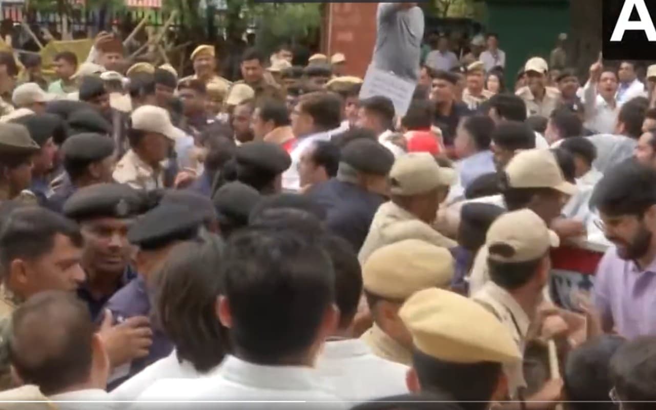 Right to Health Bill : डॉक्टरों पर लाठी चार्ज, जानें क्यों हो रहा है राजस्थान में 'राइट टू हेल्थ' बिल का विरोध