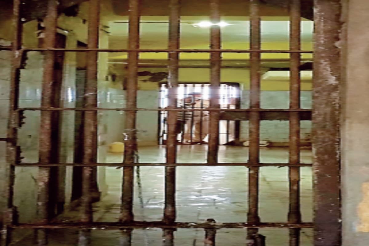 Jharkhand: हवालदार की लापरवाही से रिम्स में इलाजरत दो उग्रवादी फरार, 2 सब इंस्पेक्टर को शोकॉज जारी