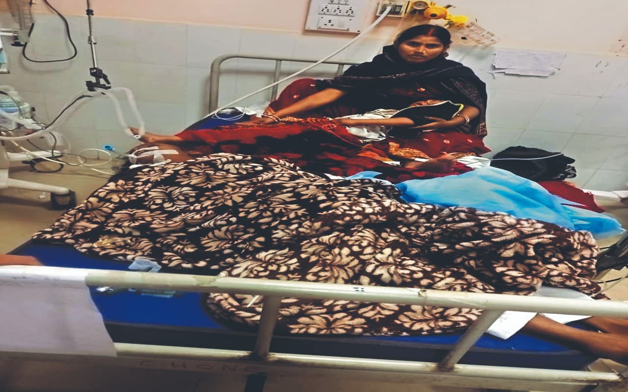 रांची के RIMS में अटकी लिफ्ट, बीमार बच्चे की हुई मौत