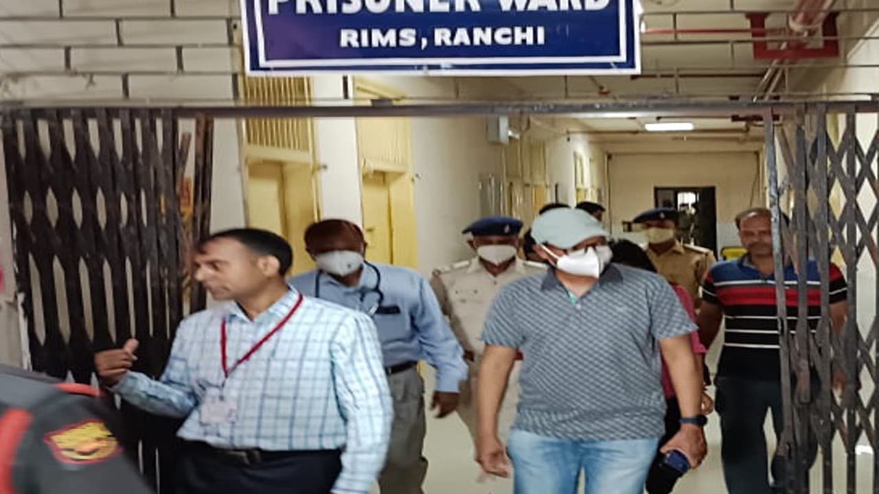 रिम्स के कैदी वार्ड में नक्सली के इलाज को लेकर NIA के दारोगा और डॉक्टर एवं नर्स के बीच हाथापाई