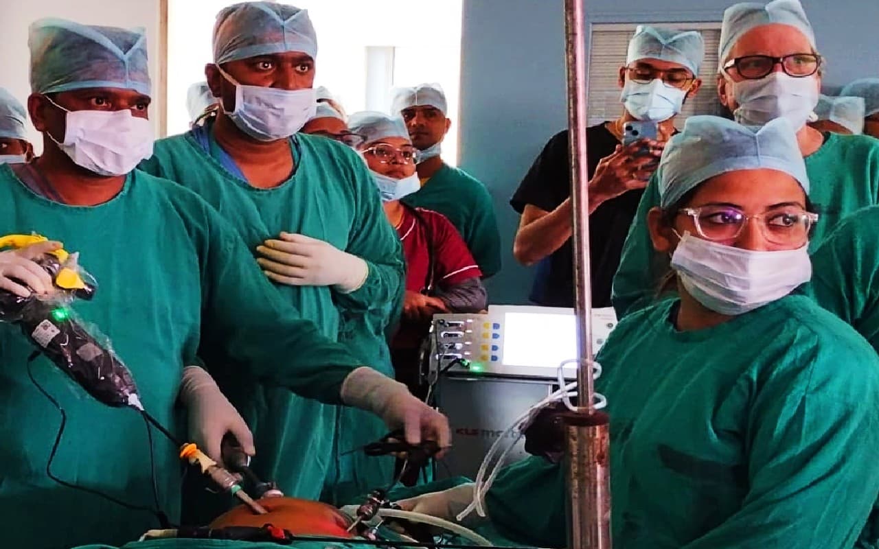 Ranchi News: रिम्स में पहली बार हुई रोबोटिक सर्जरी, बिहार की मरीज का हुआ सफल ऑपरेशन