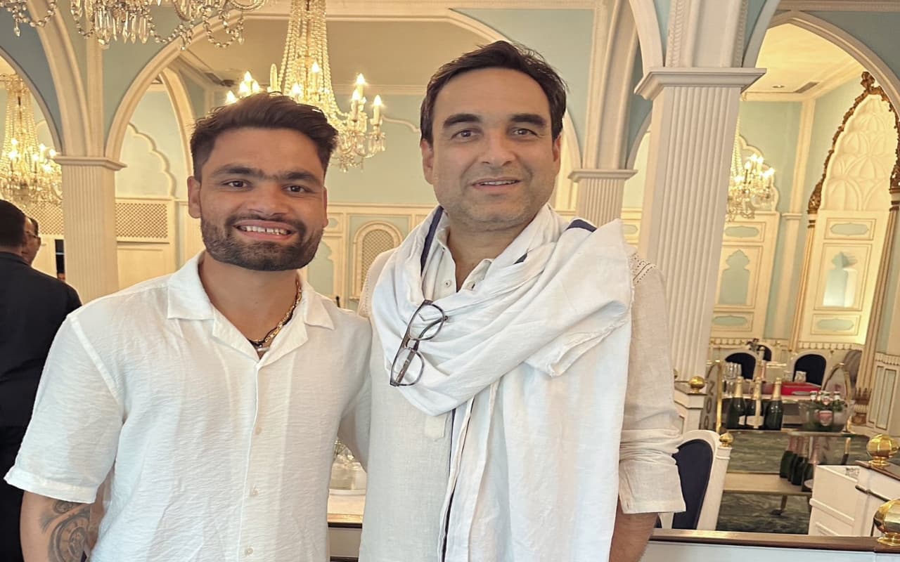 Rinku Singh: मिर्जापुर के 'कालीन भैया' से मिले KKR स्टार रिंकू सिंह, देखें वायरल फोटो