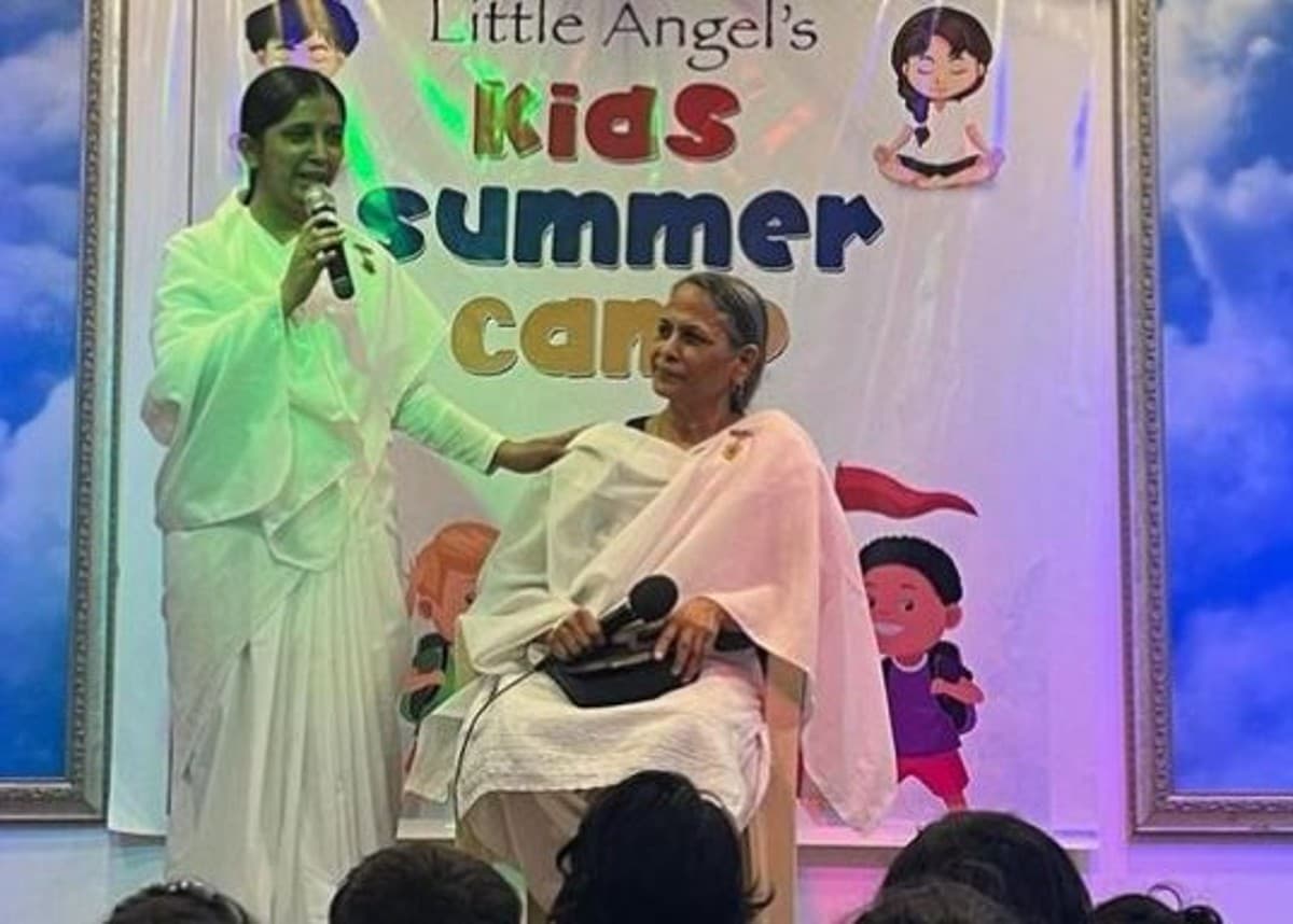 सिद्धार्थ शुक्ला के निधन के बाद पहली बार हंसती-मुस्कुराती दिखी मां रीता, फैंस बोले- आंटी सिड यहीं है...